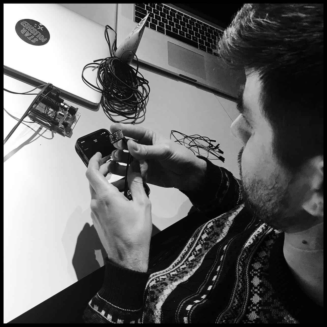 Accelerometer mounted on bow